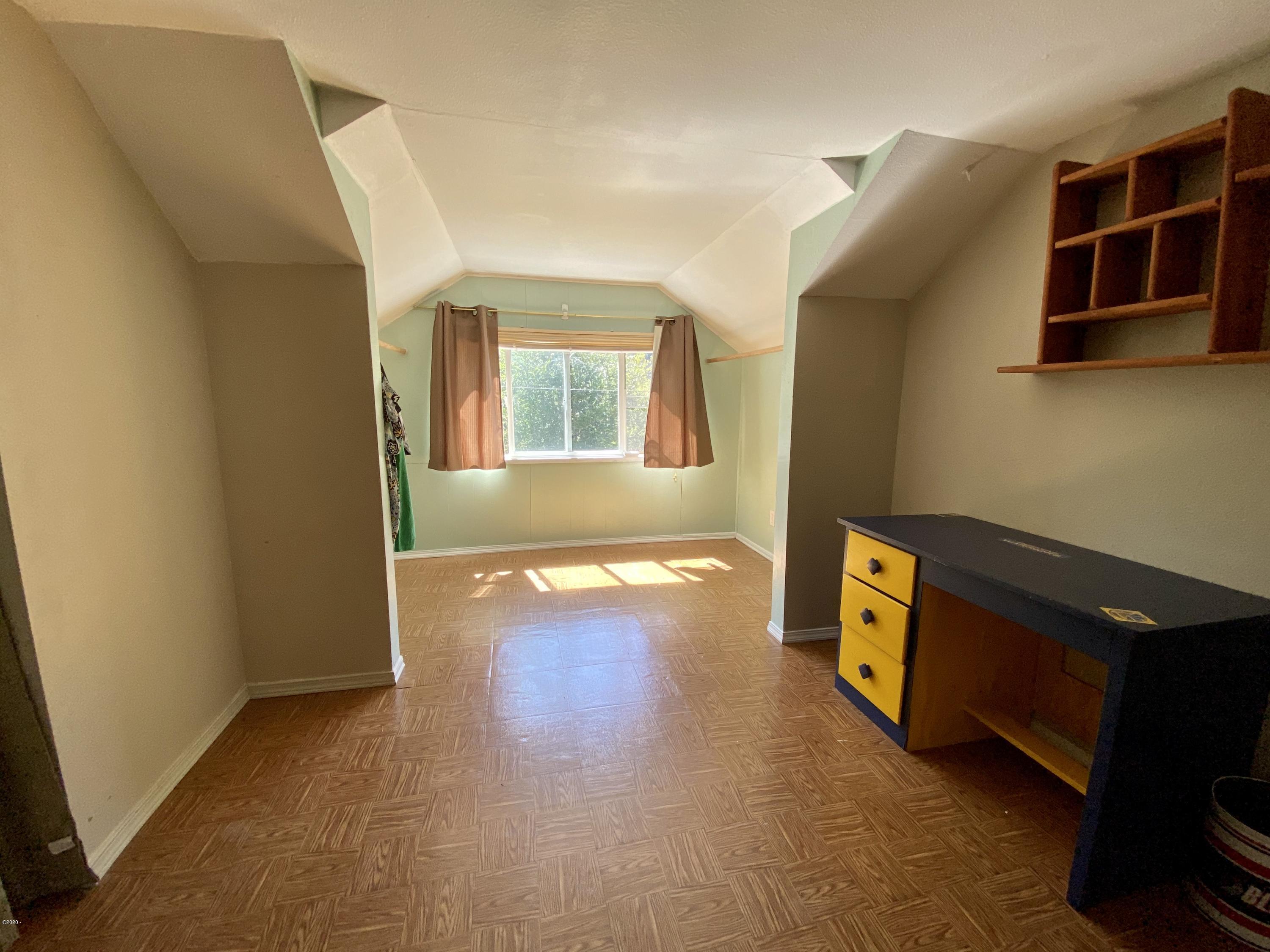 33985 Highway 22 Hebo, OR 97122 - Photo 21 of 40 Upstairs Loft Area