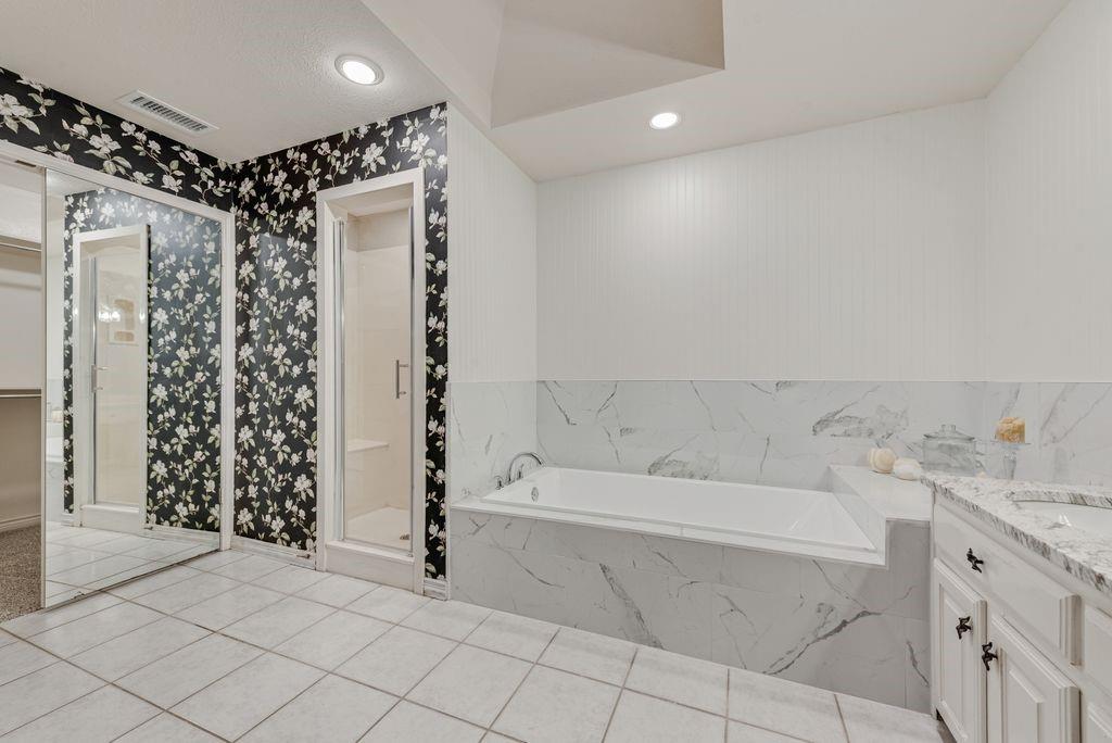 2 Eastshore Road Heath, TX 75032 - Photo 14 of 30 a spacious bathroom with a bathtub and a shower