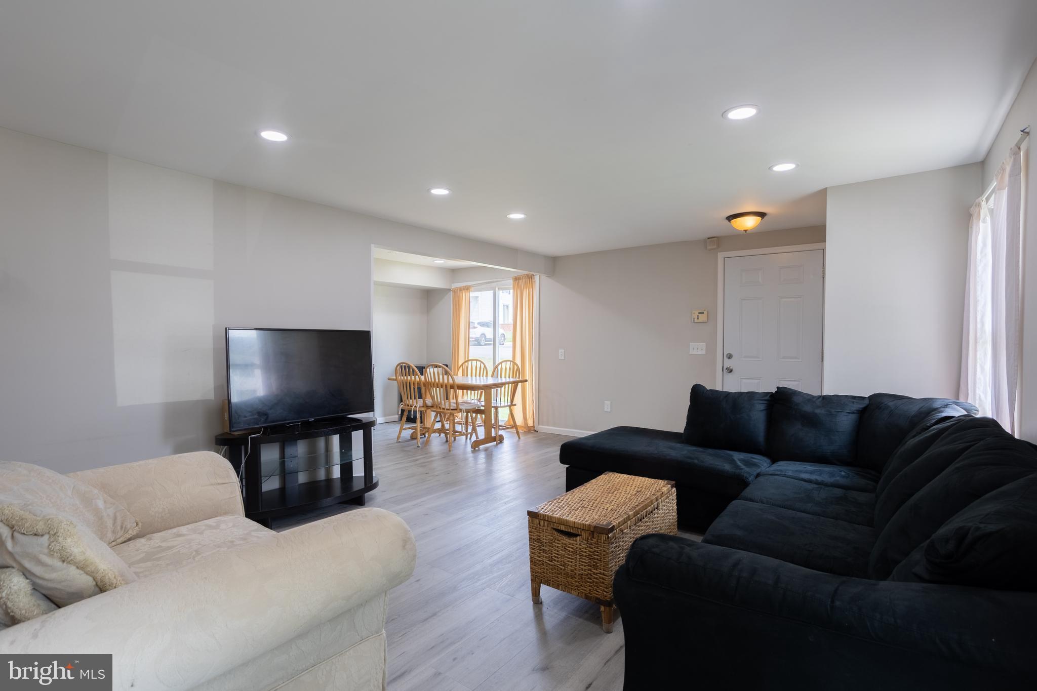 32 Coliston Road, Unit B Reisterstown, MD 21136 - Photo 5 of 27 Living room