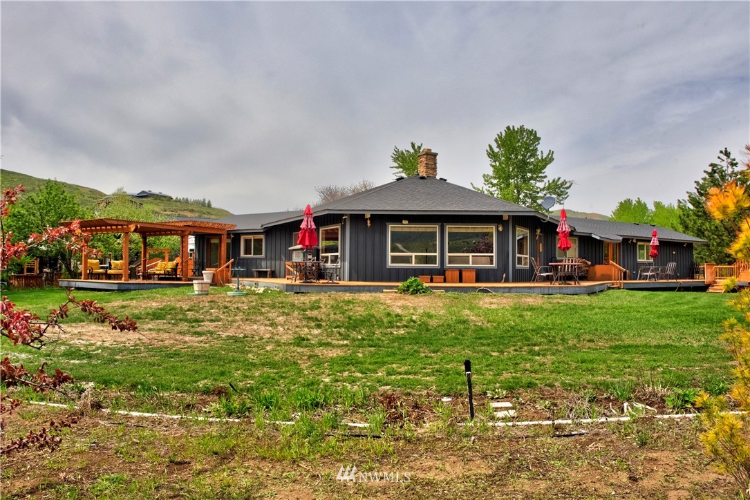 31 Rendezvous Road Winthrop, WA 98862 - Photo 1 of 40 Gallery Image 1