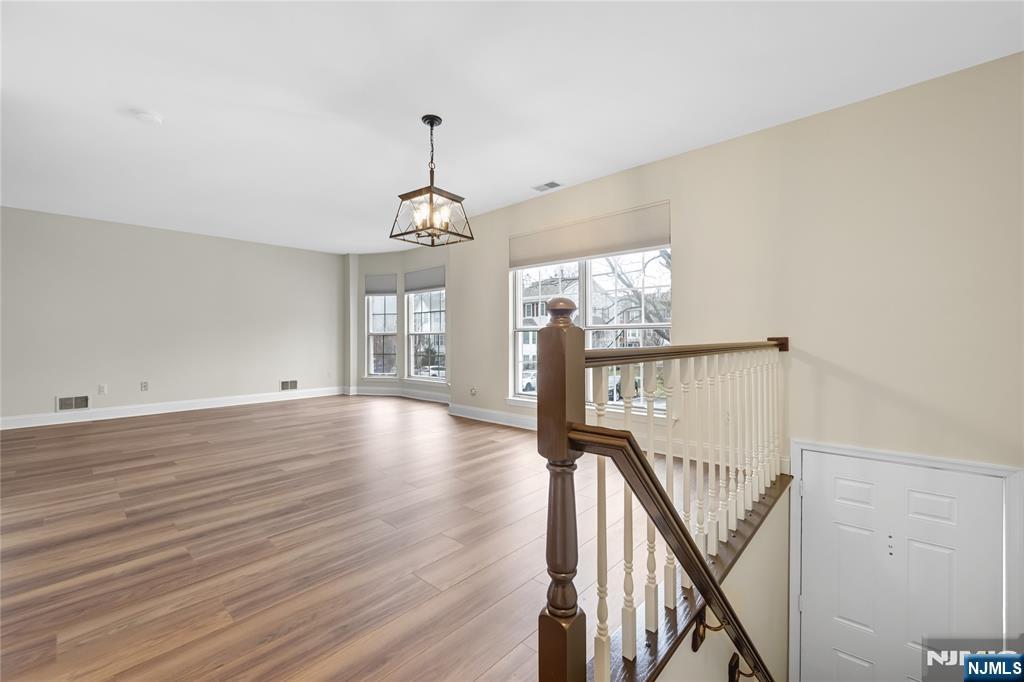 705 Pepperidge Road Mahwah, NJ 07430 - Photo 5 of 21 Gallery Image 5