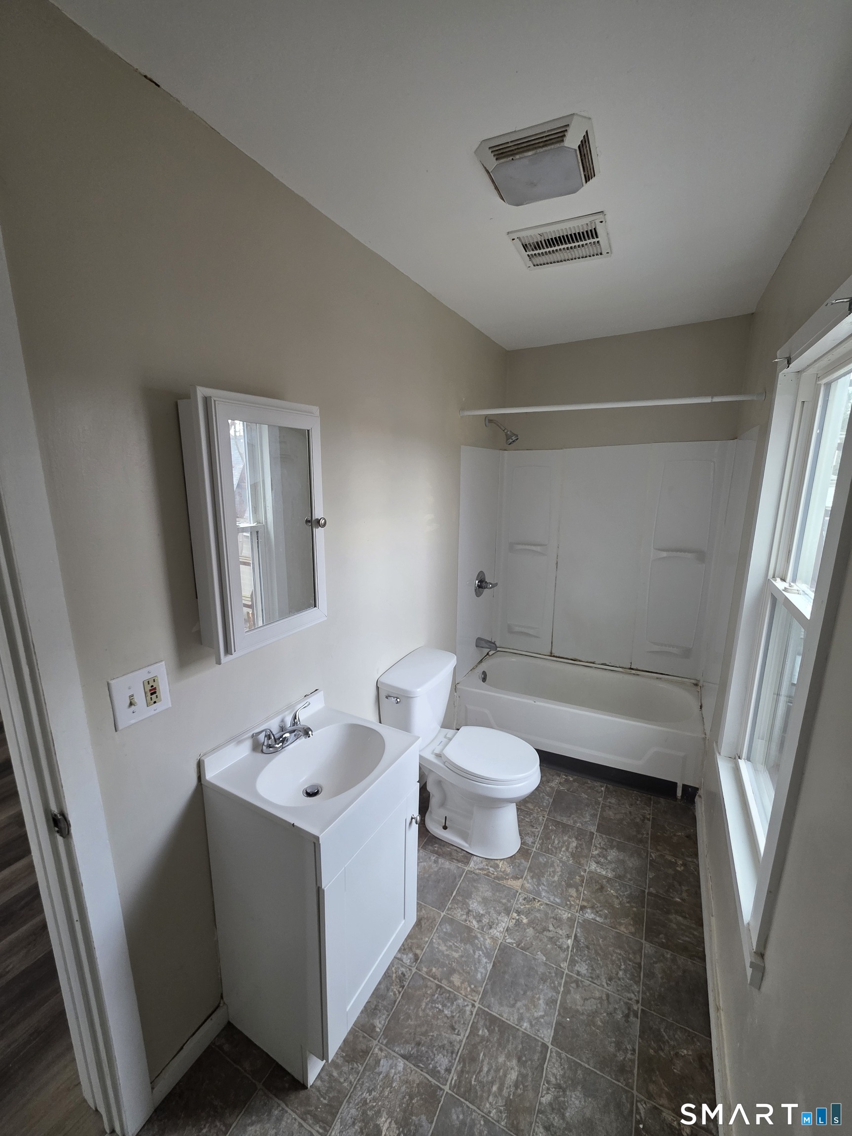 49 Springdale Avenue Meriden, CT 06451 - Photo 3 of 10