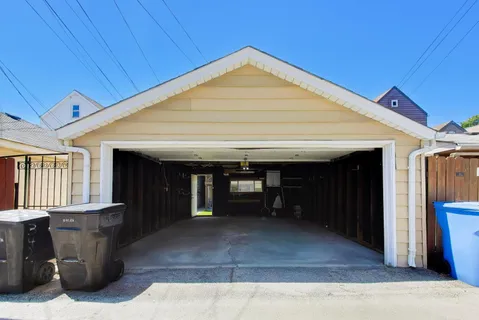 $725,000 | 3427 South Emerald Avenue, Chicago, IL 60616