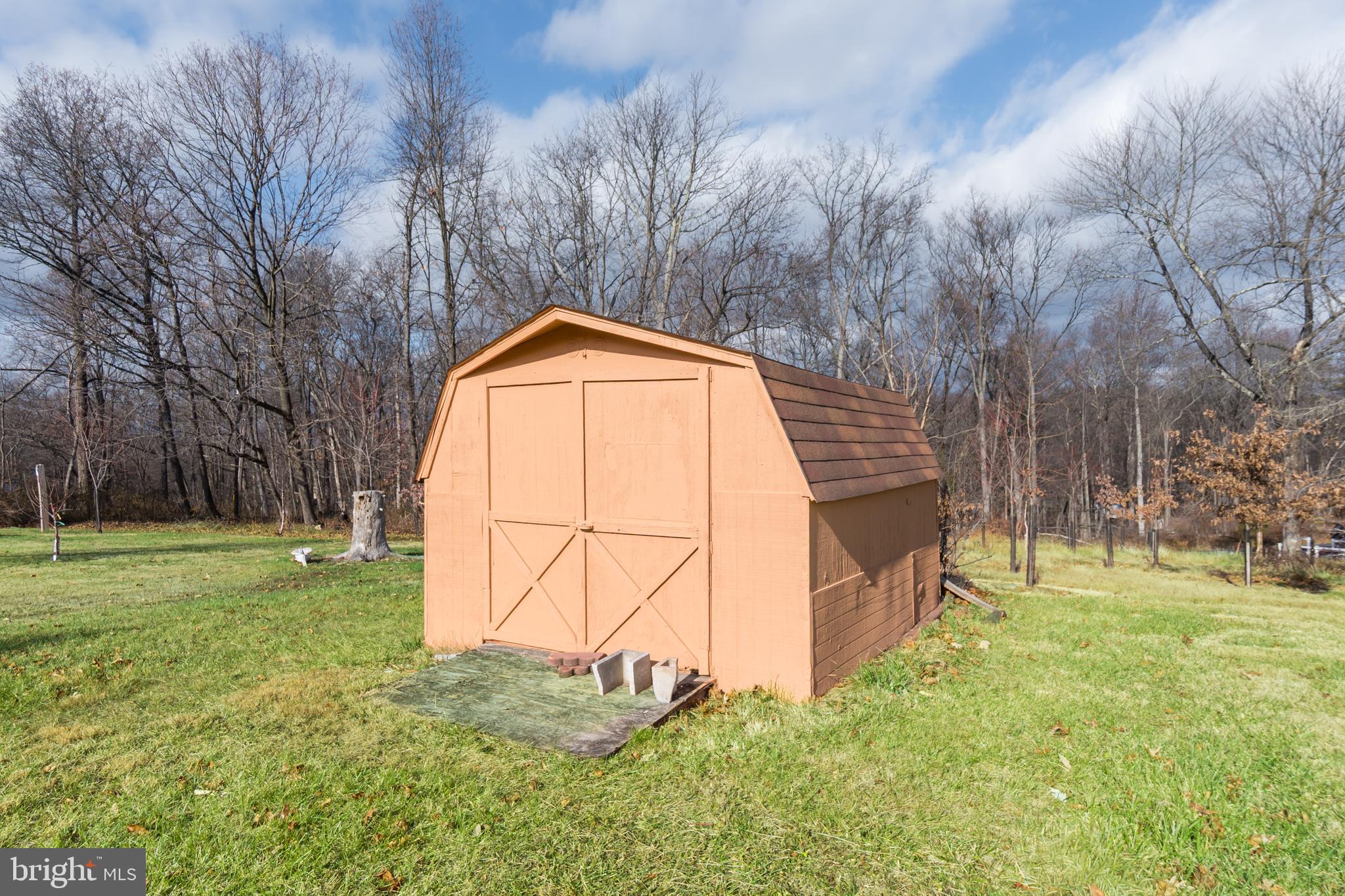 10319 Bethesda Church Road Damascus, MD 20872 - Photo 36 of 41 a backyard of a house with lots of green space
