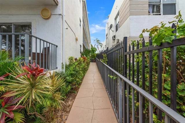 $2,300 | 750 Michigan Avenue, Unit 303, Miami Beach, FL 33139