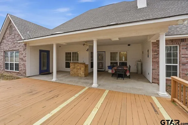 a view of a roof deck with wooden floor and fence