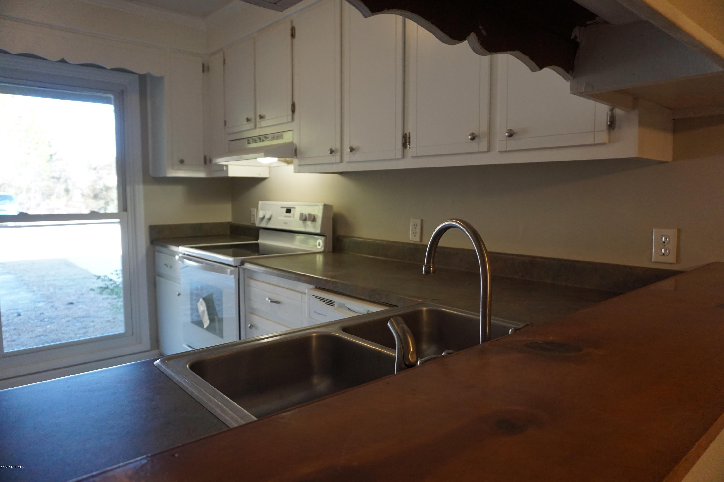 148 Pine Lake Road Cape Carteret, NC 28584 - Photo 14 of 28 Kitchen Bar