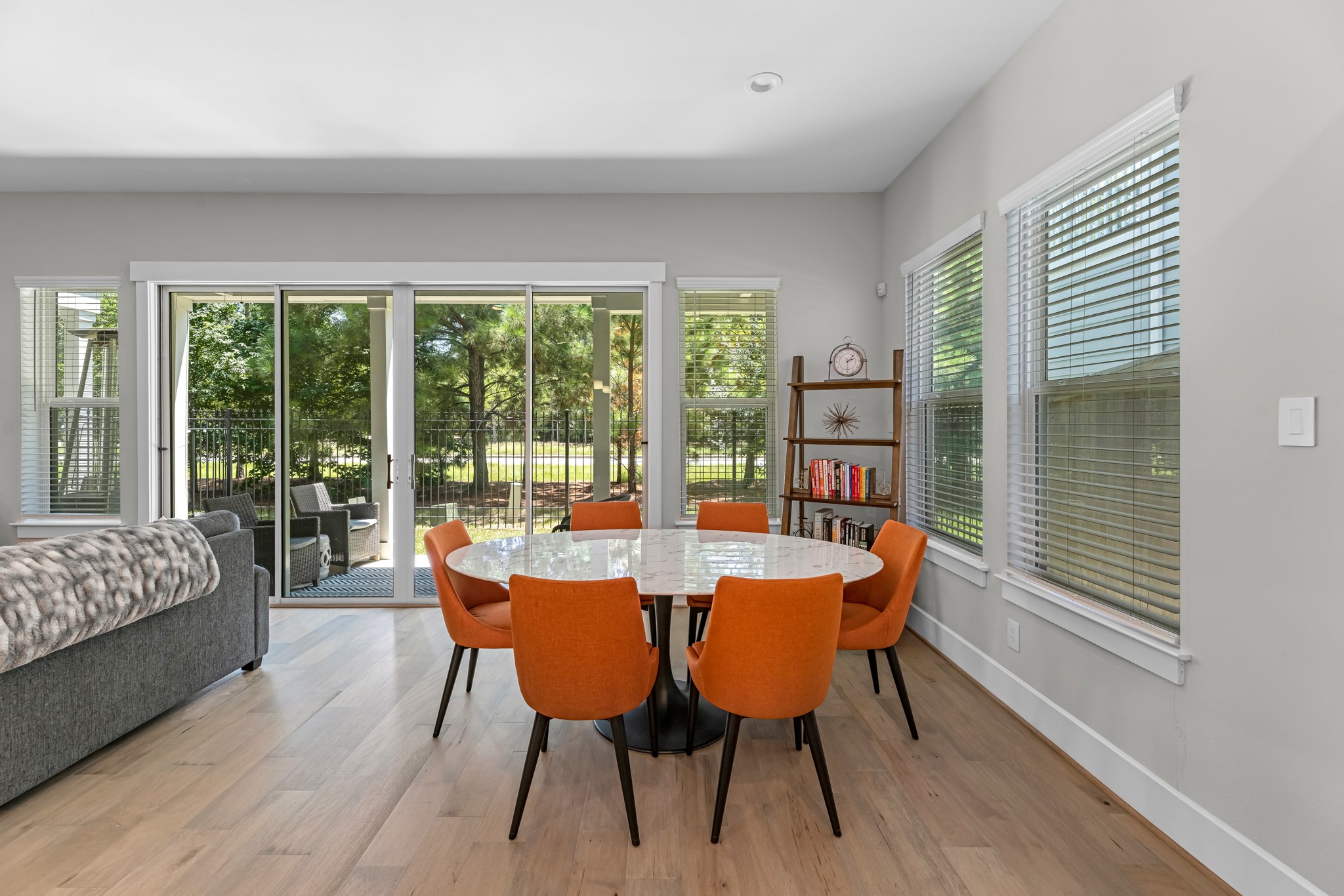 11 Thorpe Lane Spring, TX 77389 - Photo 14 of 34 With an abundance of natural light streaming through the windows, the breakfast nook is bathed in a sunny glow, creating the perfect atmosphere to enjoy your morning coffee or a family breakfast.