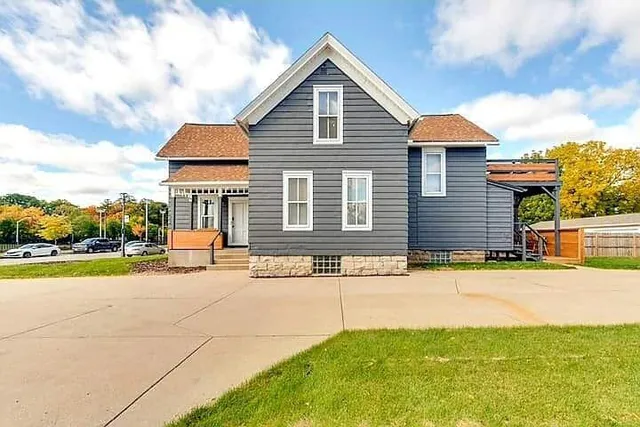 $950,000 | 7236 West State Street, Wauwatosa, WI 53213