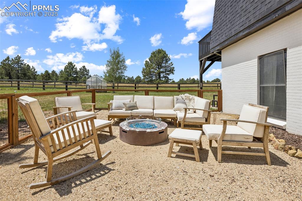 17940 Appaloosa Road Monument, CO 80132 - Photo 33 of 44 a balcony with chairs and a table
