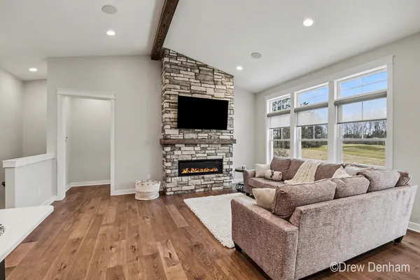 $689,900 | 4219 Village Green, Freeland, MI 48623