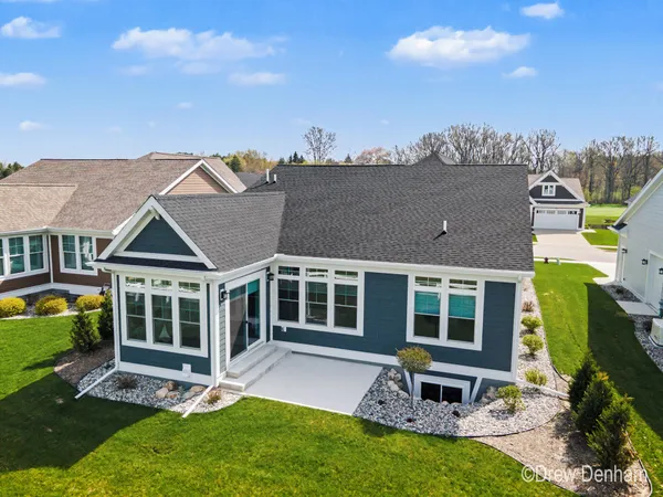 $689,900 | 4219 Village Green, Freeland, MI 48623