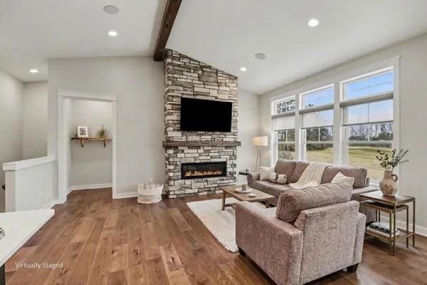 $689,900 | 4219 Village Green, Freeland, MI 48623