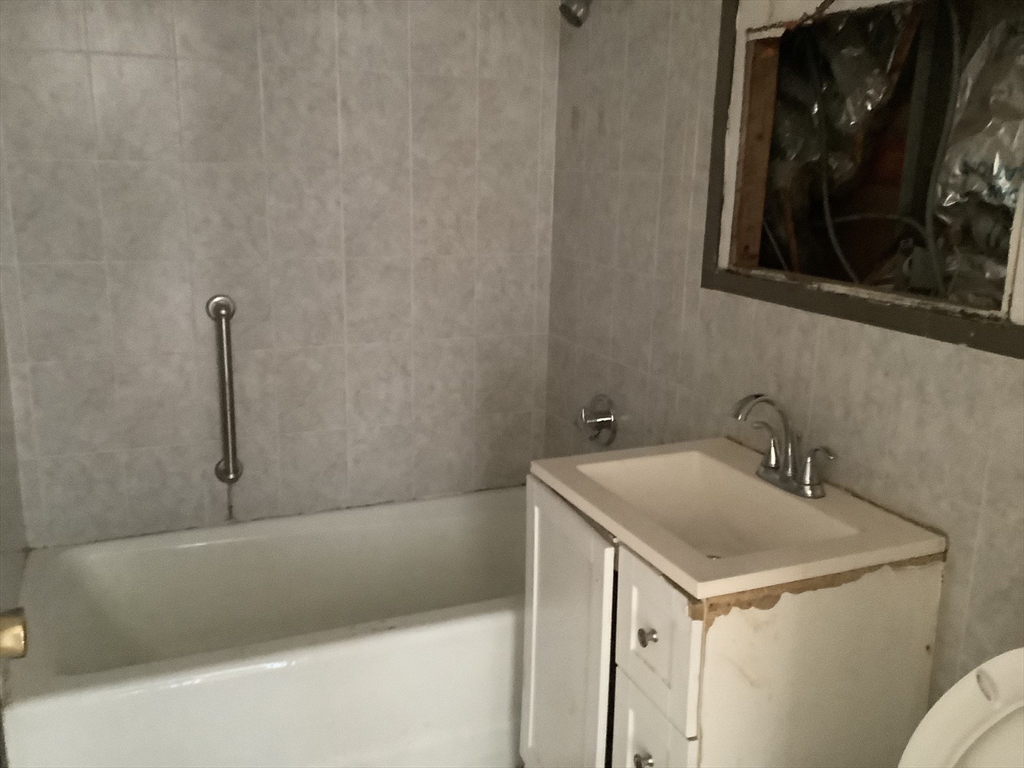 566 Commonwealth Avenue, Unit 308 Boston, MA 02215 - Photo 3 of 13