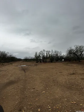 $199,000 | 1083 County Road 6610, Devine, TX 78016