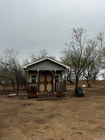 $199,000 | 1083 County Road 6610, Devine, TX 78016