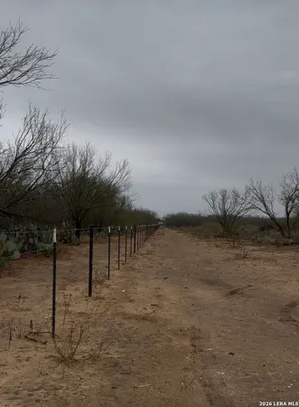 $199,000 | 1083 County Road 6610, Devine, TX 78016
