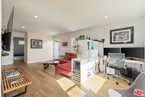 $2,035,888 | 2922 Highland Avenue, Santa Monica, CA 90405