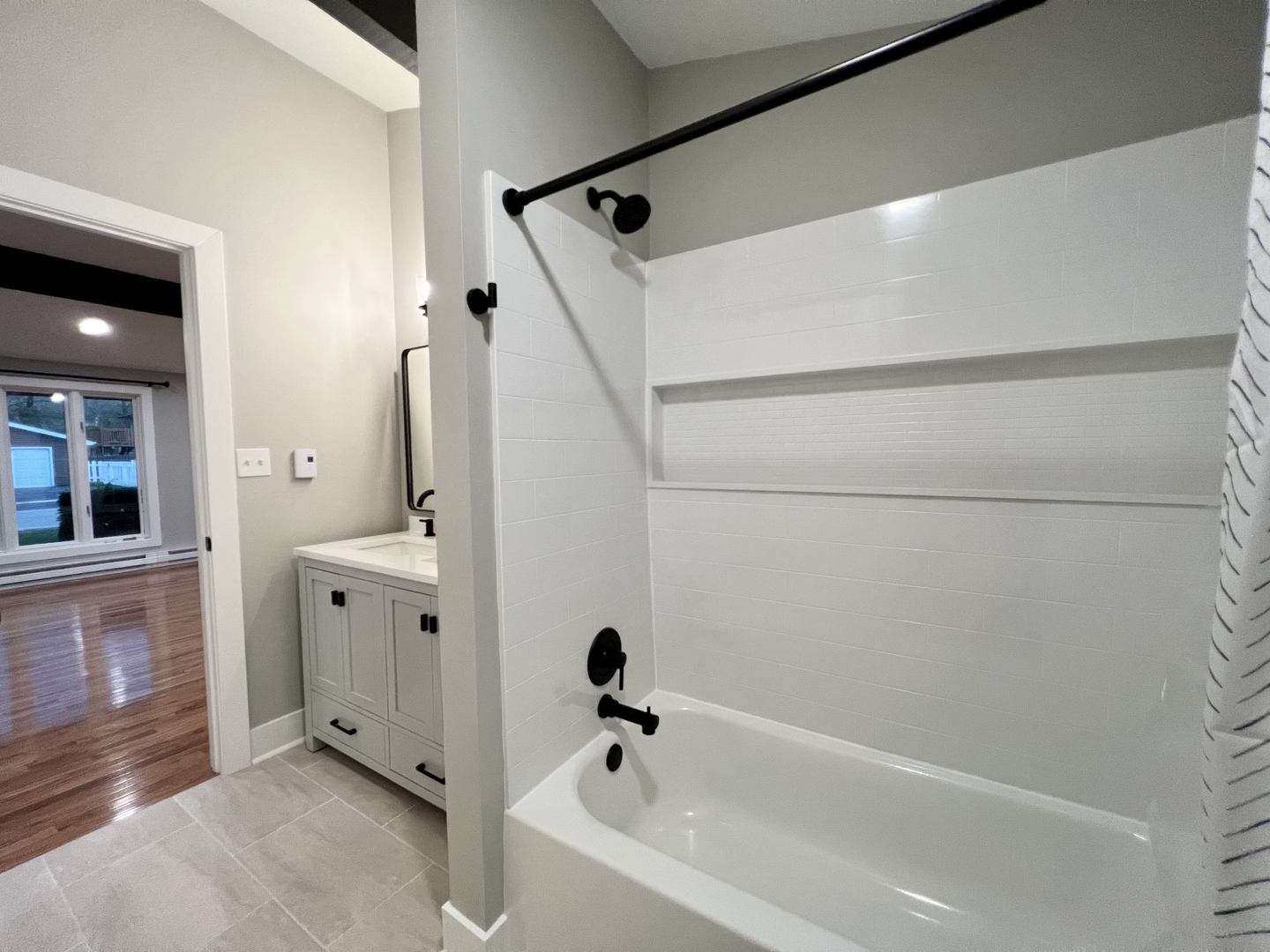 515 South Street Lockport, IL 60441 - Photo 13 of 22 a bathroom with a tub sink and mirror