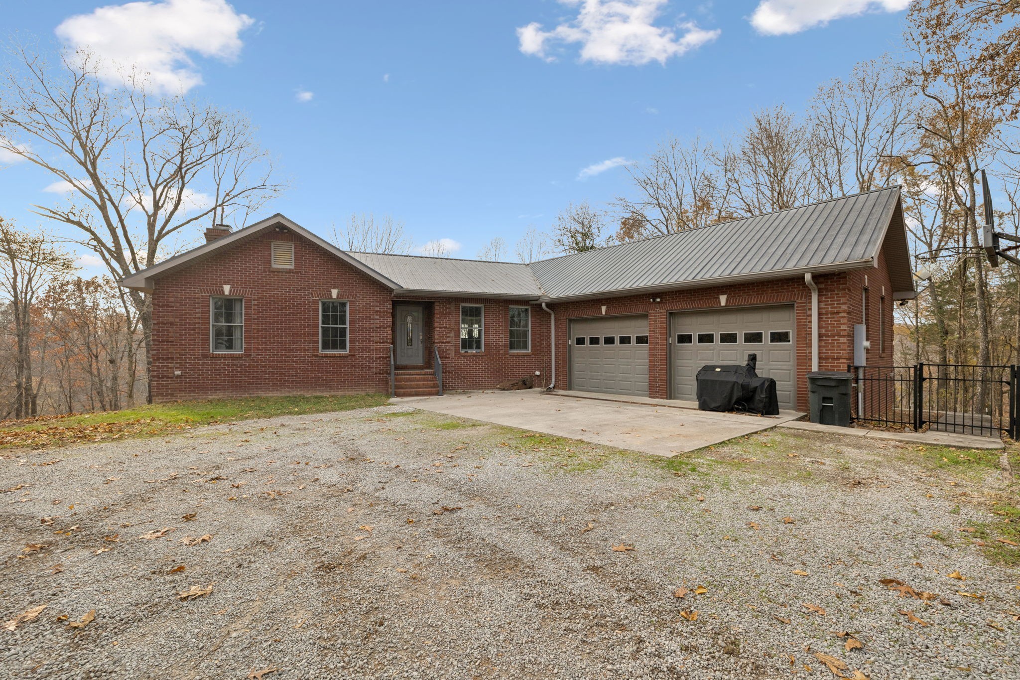516 Rhotons Chapel Road Manchester, TN 37355 - Photo 5 of 52 a large house with a outdoor space