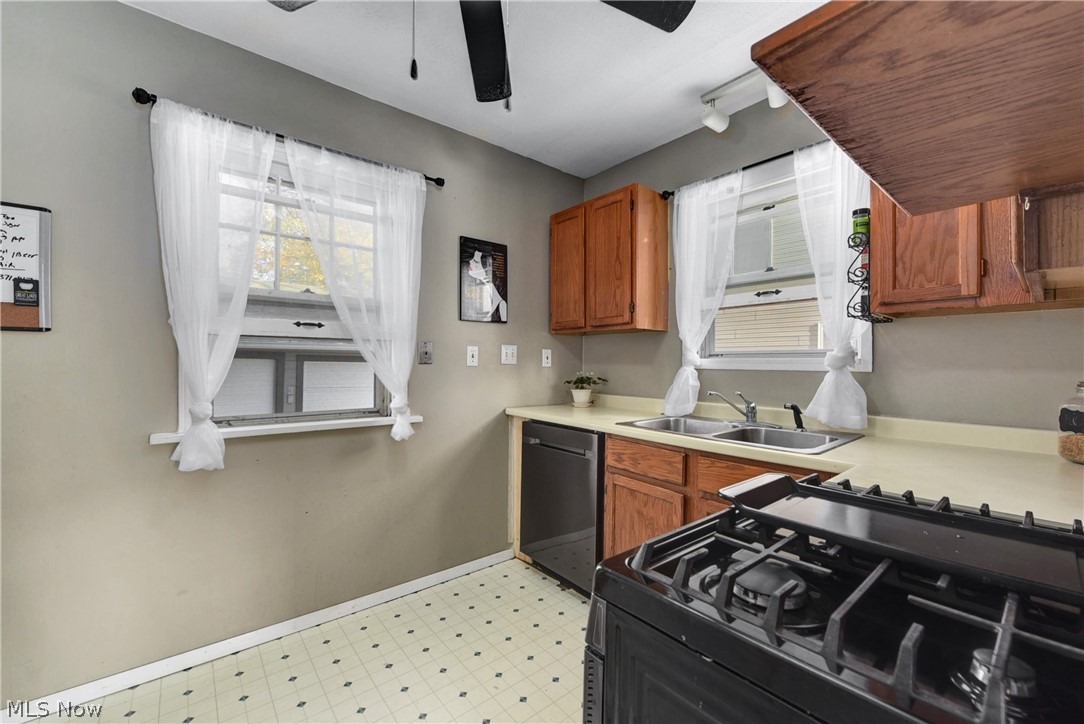 24224 Russell Road Bay Village, OH 44140 - Photo 10 of 34