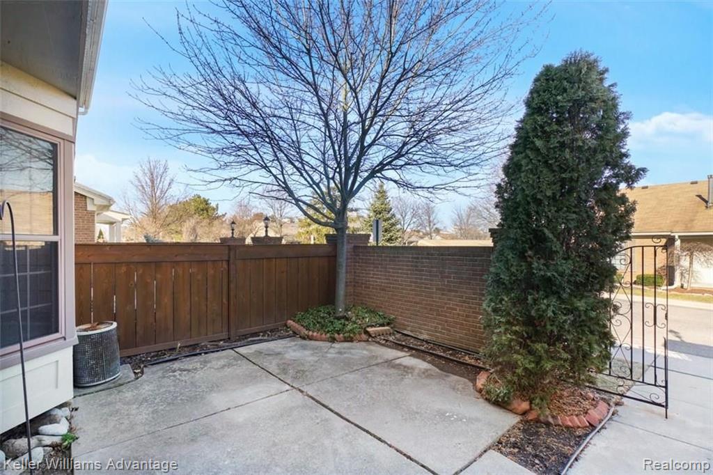 22313 Peach Tree Novi, MI 48375 - Photo 3 of 29