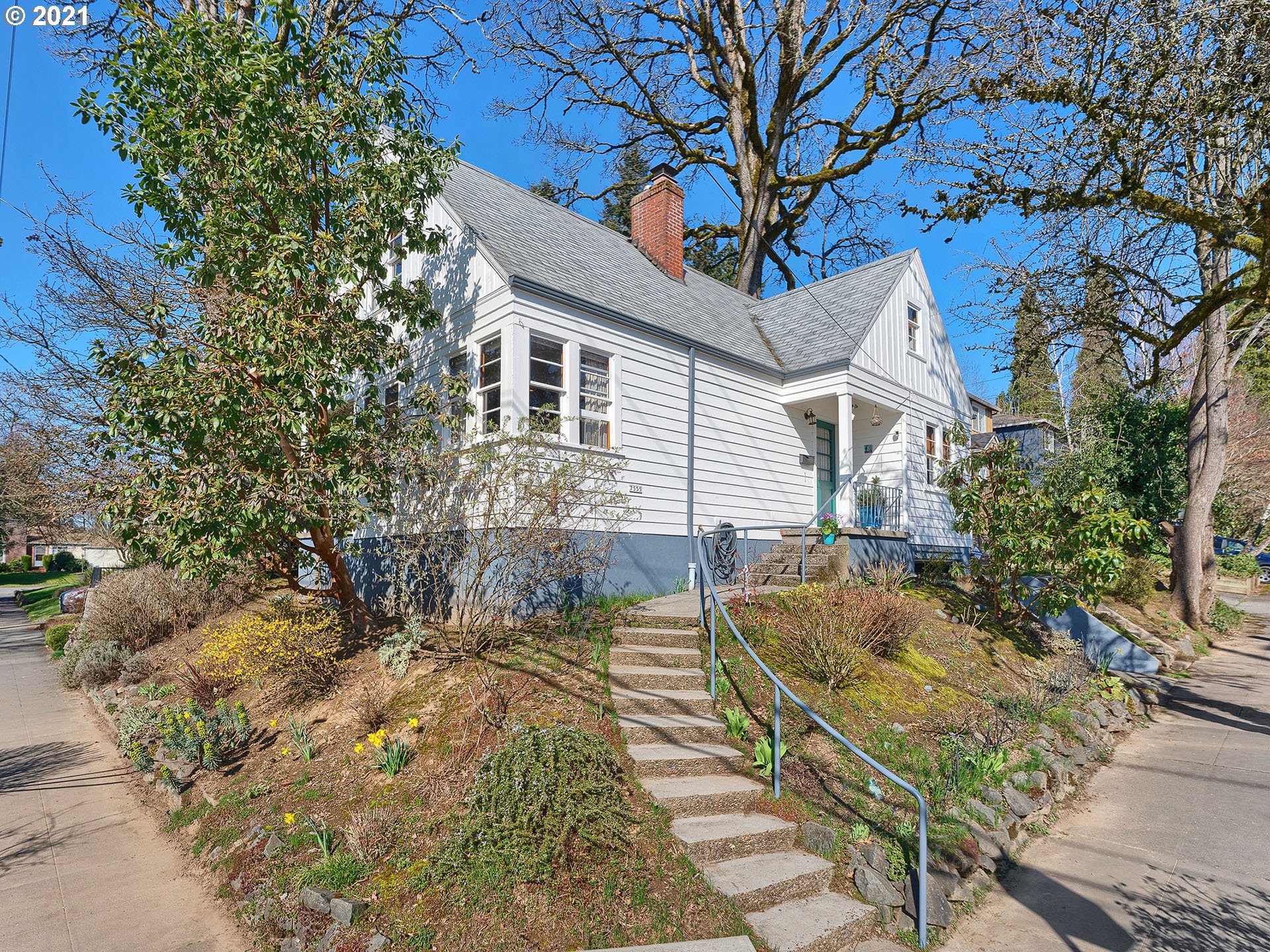 7555 Southwest View Point Terrace Portland, OR 97219 - Photo 1 of 31