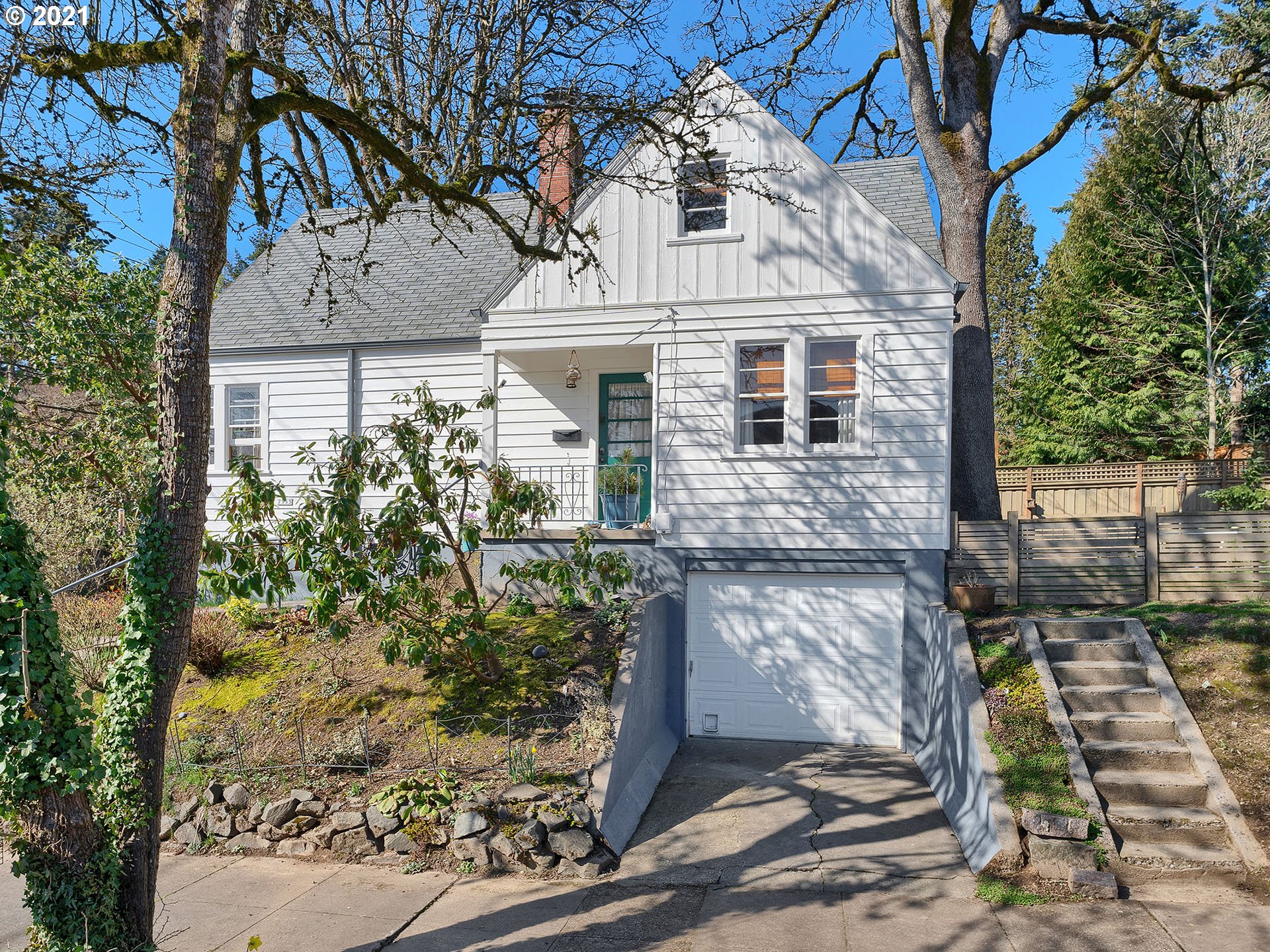 7555 Southwest View Point Terrace Portland, OR 97219 - Photo 2 of 31