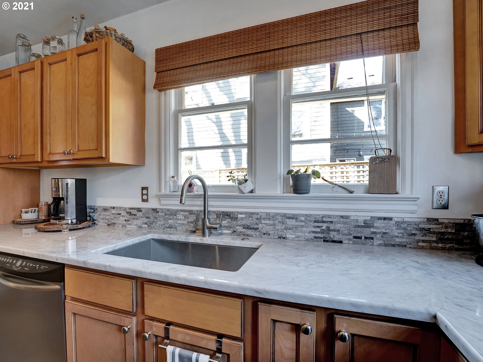 7555 Southwest View Point Terrace Portland, OR 97219 - Photo 13 of 31