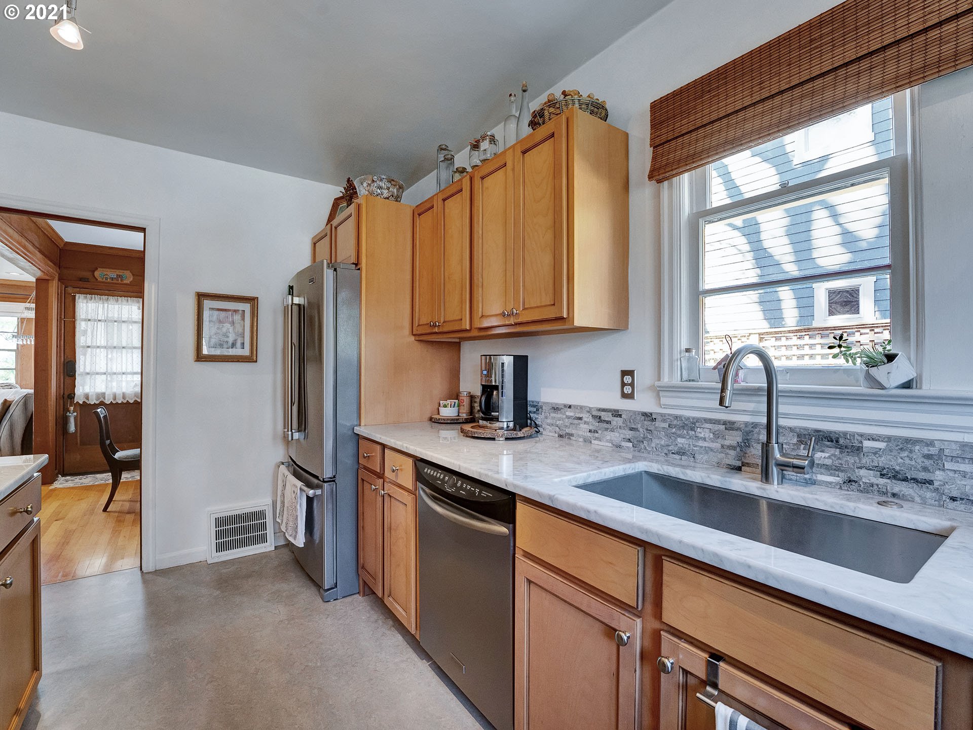 7555 Southwest View Point Terrace Portland, OR 97219 - Photo 14 of 31