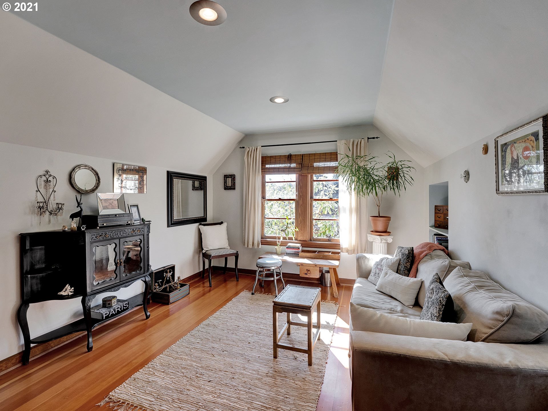 7555 Southwest View Point Terrace Portland, OR 97219 - Photo 21 of 31