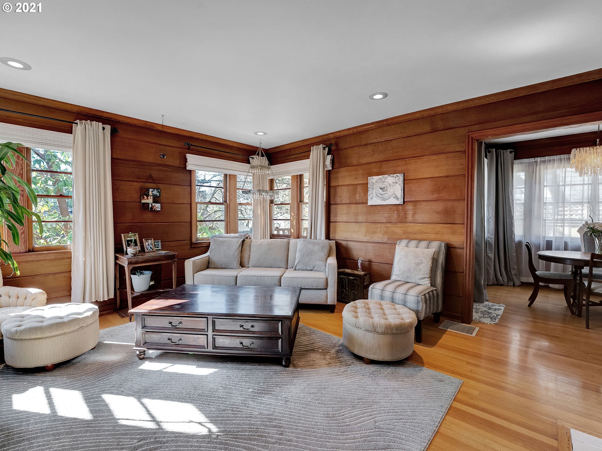 7555 Southwest View Point Terrace Portland, OR 97219 - Photo 4 of 31