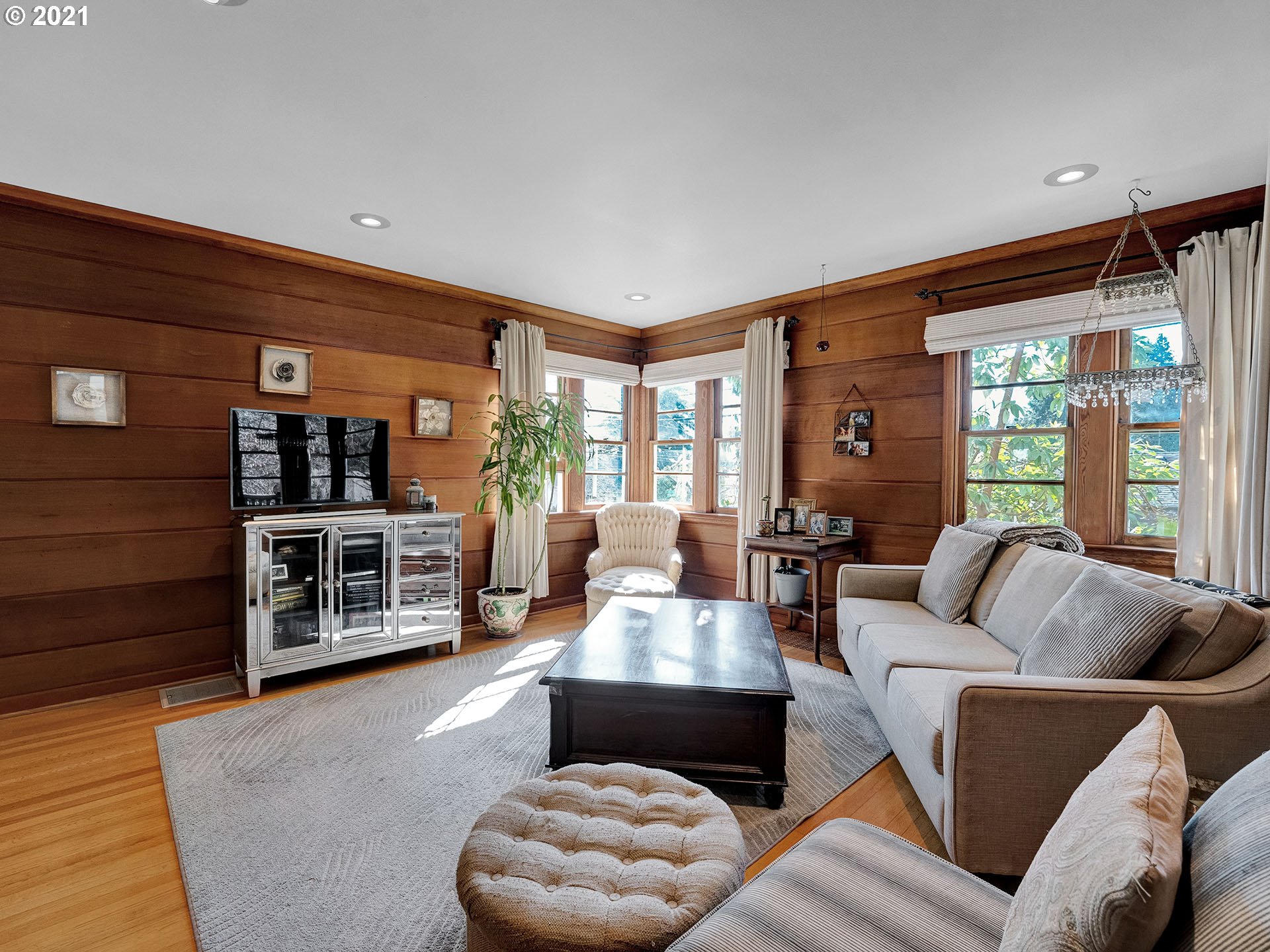 7555 Southwest View Point Terrace Portland, OR 97219 - Photo 5 of 31