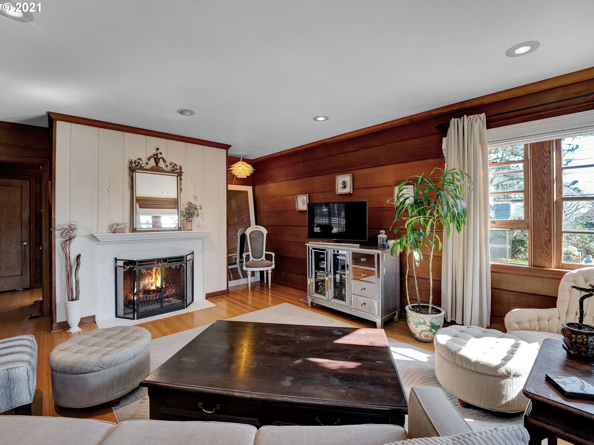 7555 Southwest View Point Terrace Portland, OR 97219 - Photo 7 of 31