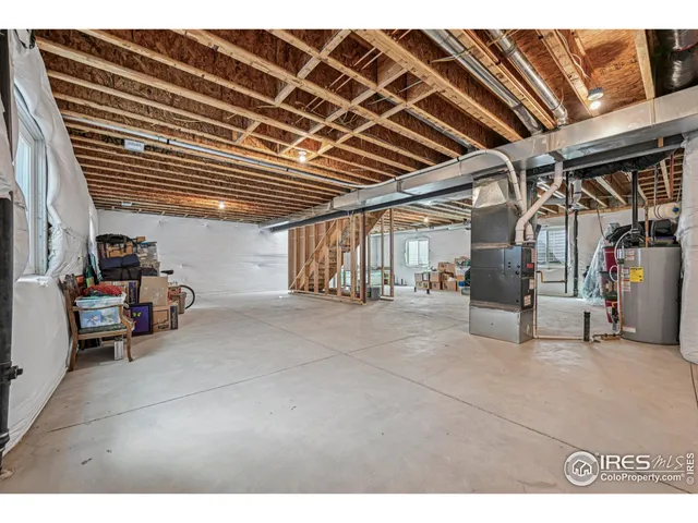 a view of a house with backyard and porch