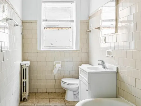 $1,600 | 8227 South Maryland Avenue, Unit 3S, Chicago, IL 60619