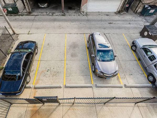 $1,600 | 8227 South Maryland Avenue, Unit 3S, Chicago, IL 60619