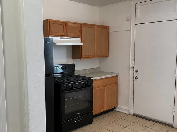 $1,450 | 8227 South Maryland Avenue, Unit 3S, Chicago, IL 60619