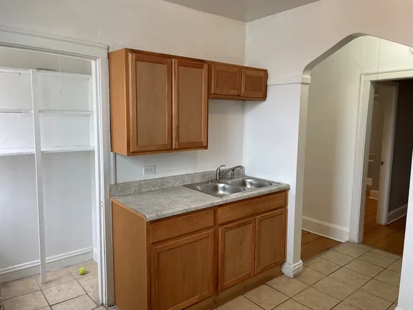 $1,450 | 8227 South Maryland Avenue, Unit 3S, Chicago, IL 60619