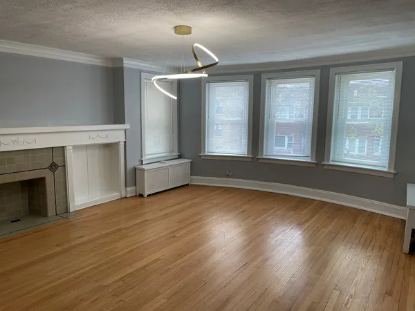 $1,450 | 8227 South Maryland Avenue, Unit 3S, Chicago, IL 60619