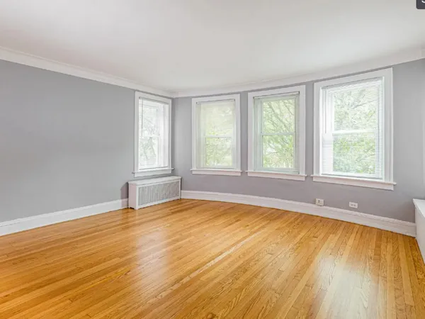 $1,600 | 8227 South Maryland Avenue, Unit 3S, Chicago, IL 60619