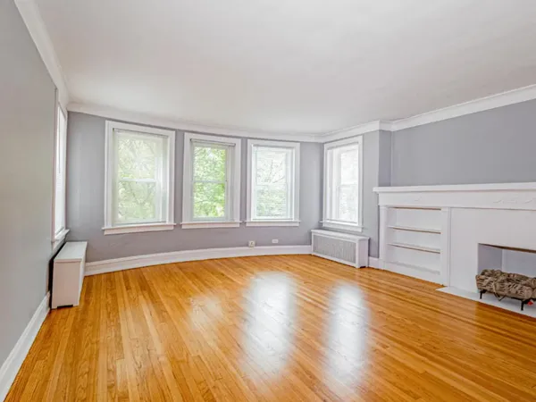 $1,600 | 8227 South Maryland Avenue, Unit 3S, Chicago, IL 60619