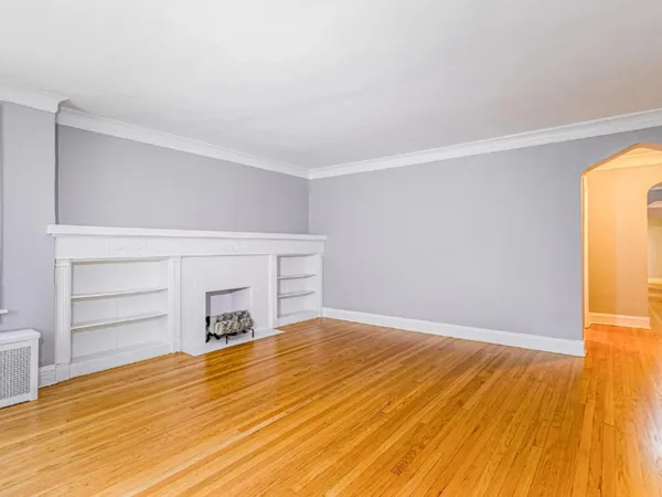 $1,600 | 8227 South Maryland Avenue, Unit 3S, Chicago, IL 60619