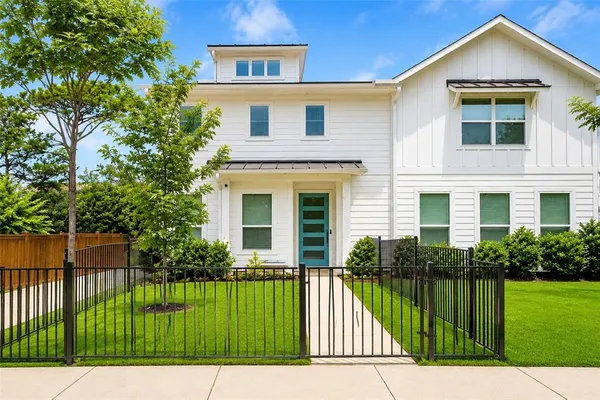 $445,000 | 228 Sunset Lane, Fort Worth, TX 76114