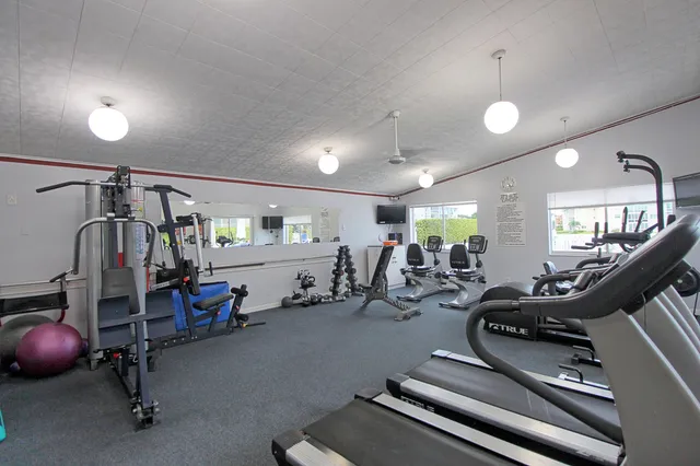 $2,100 | 2721 Garden Drive North, Unit 202, Lake Worth, FL 33461