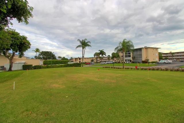 $2,100 | 2721 Garden Drive North, Unit 202, Lake Worth, FL 33461