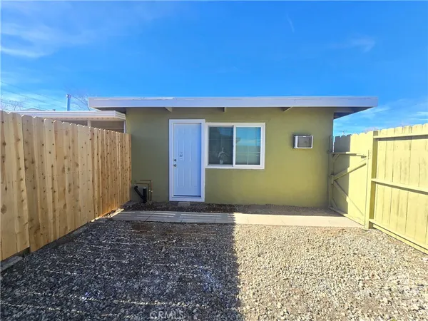 $1,350 | 2010 West Lumber Street, Lancaster, CA 93536