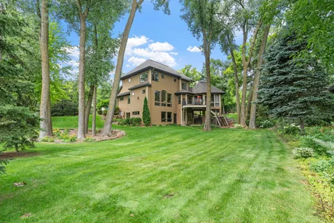 $1,995,000 | 710 Shadyview Lane North, Plymouth, MN 55447