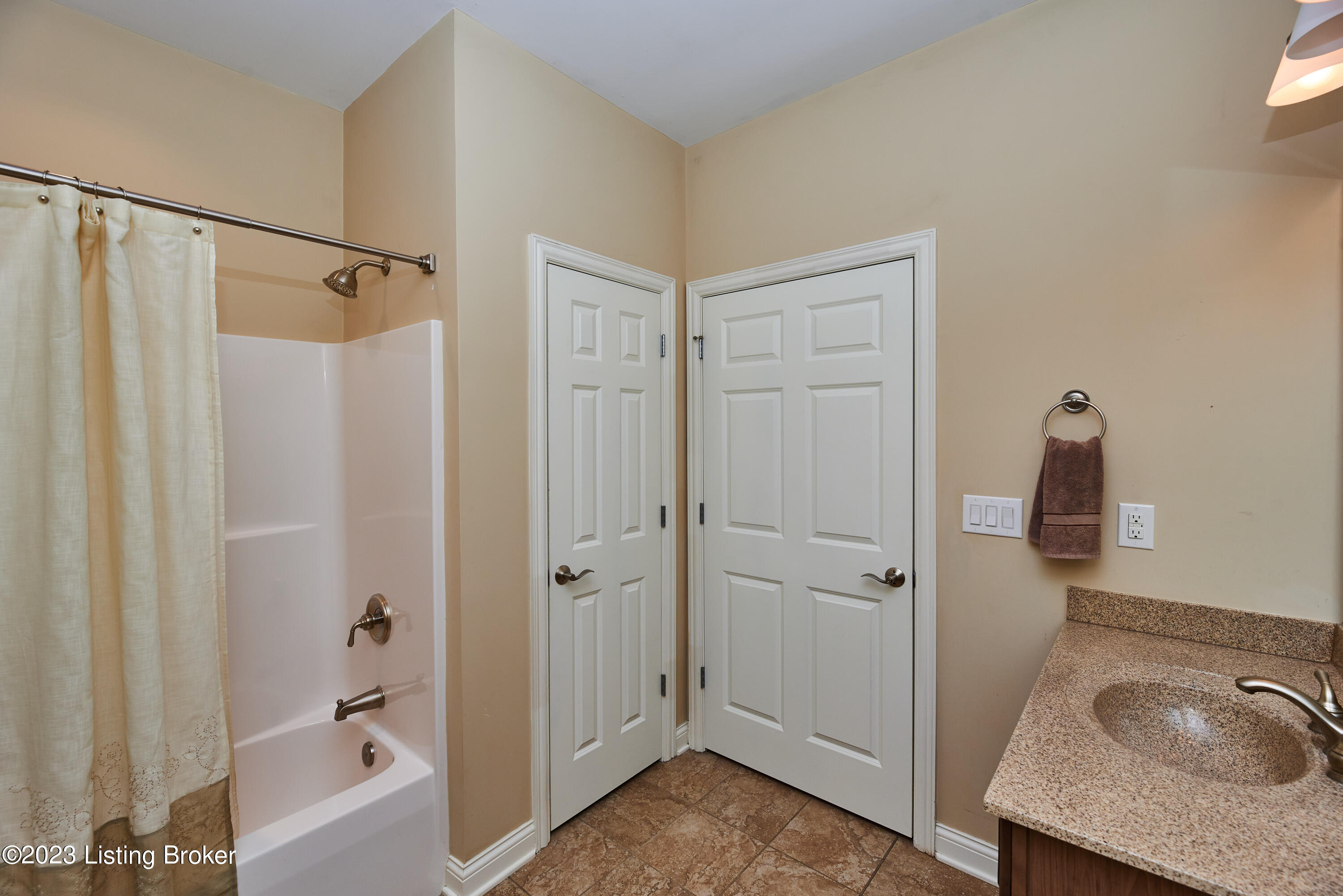 10707 Riva Road Louisville, KY 40223 - Photo 17 of 34 2nd Bath 10707 Riva Rd