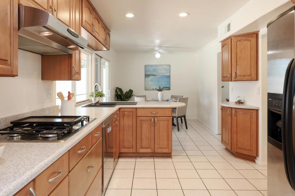 10129 Timberlane Way Santee, CA 92071 - Photo 4 of 18